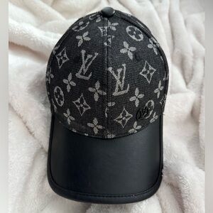 Black baseball hat